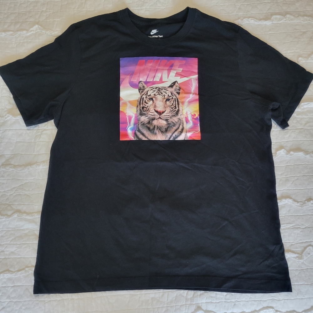 2/$40Nike The Nike Tee White Tiger XL Like New Black & Pink